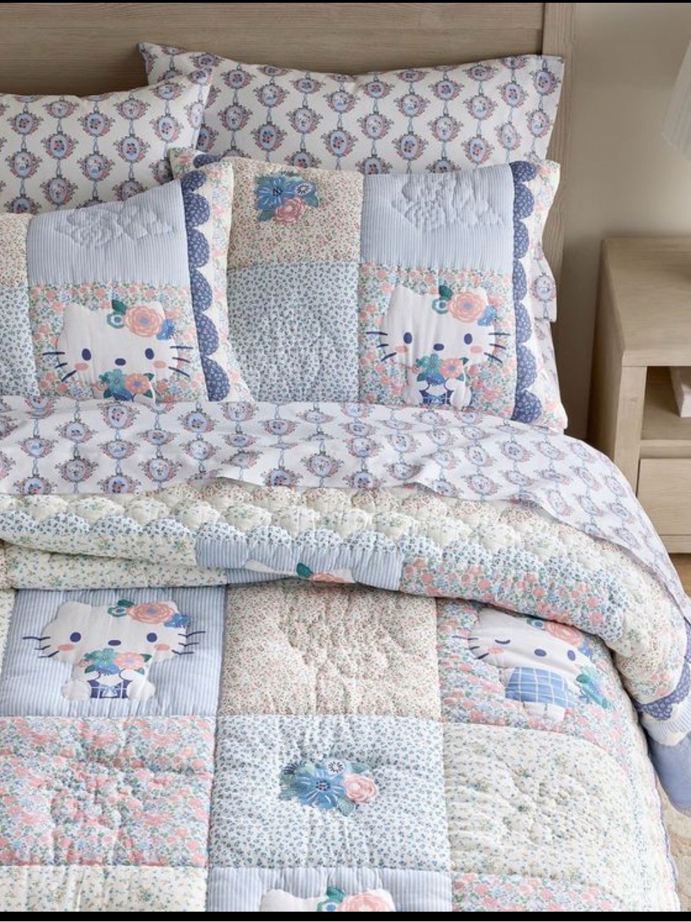 Pottery Barn Teen Hello Kitty Chambray Patchwork Quilt Queen NEW in Package